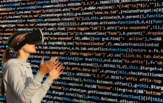 unas gafas de google leyendo código y entrando en otra dimensión