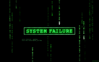 Aviso de fallo de sistema en la pantalla de un ordenador
