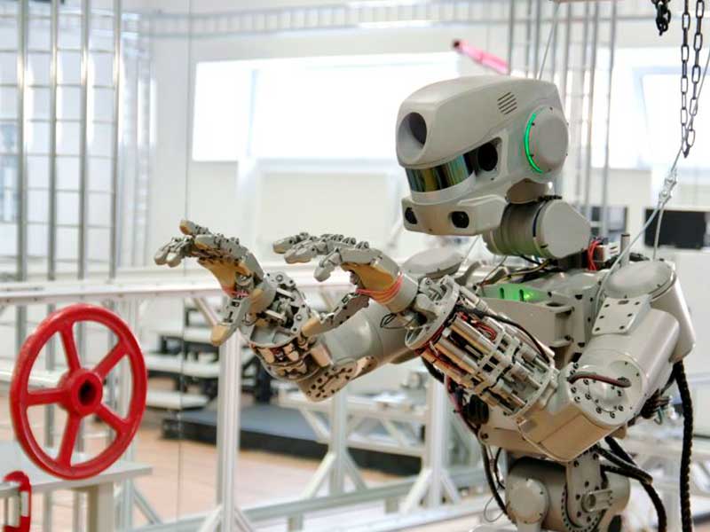 fedor, el robot ruso capaz de moverse y disparar