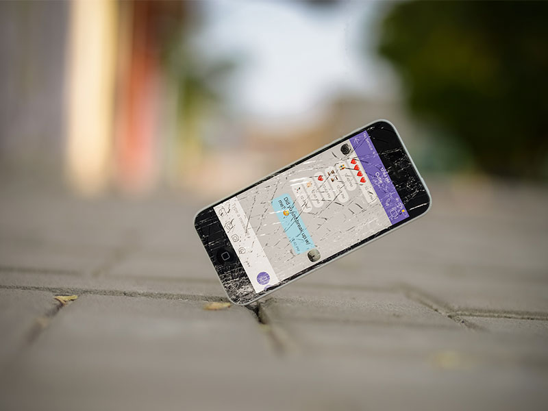 smartphone se resquebraja al chocar contra el suelo