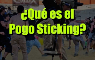 gente haciendo un pogo en un concierto