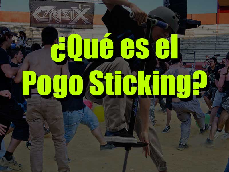 gente haciendo un pogo en un concierto