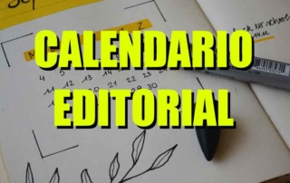 un calendario editorial con marcas de rotulador